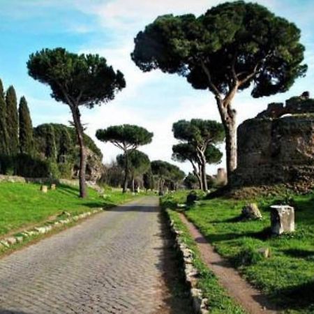 Basilica San Giovanni Appia Antica A Casa Di Amici Рим Экстерьер фото